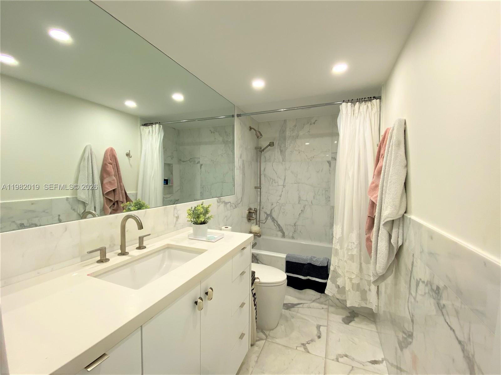 1121 Crandon Blvd #F907, Key Biscayne FL 33149