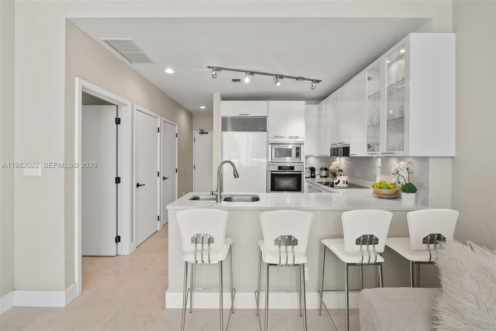 6799 Collins Ave #209, Miami Beach FL 33141