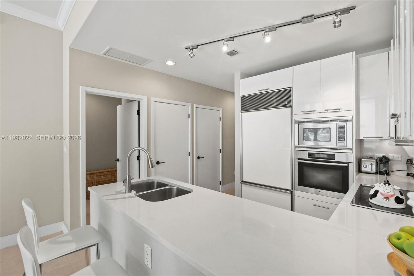 6799 Collins Ave #209, Miami Beach FL 33141