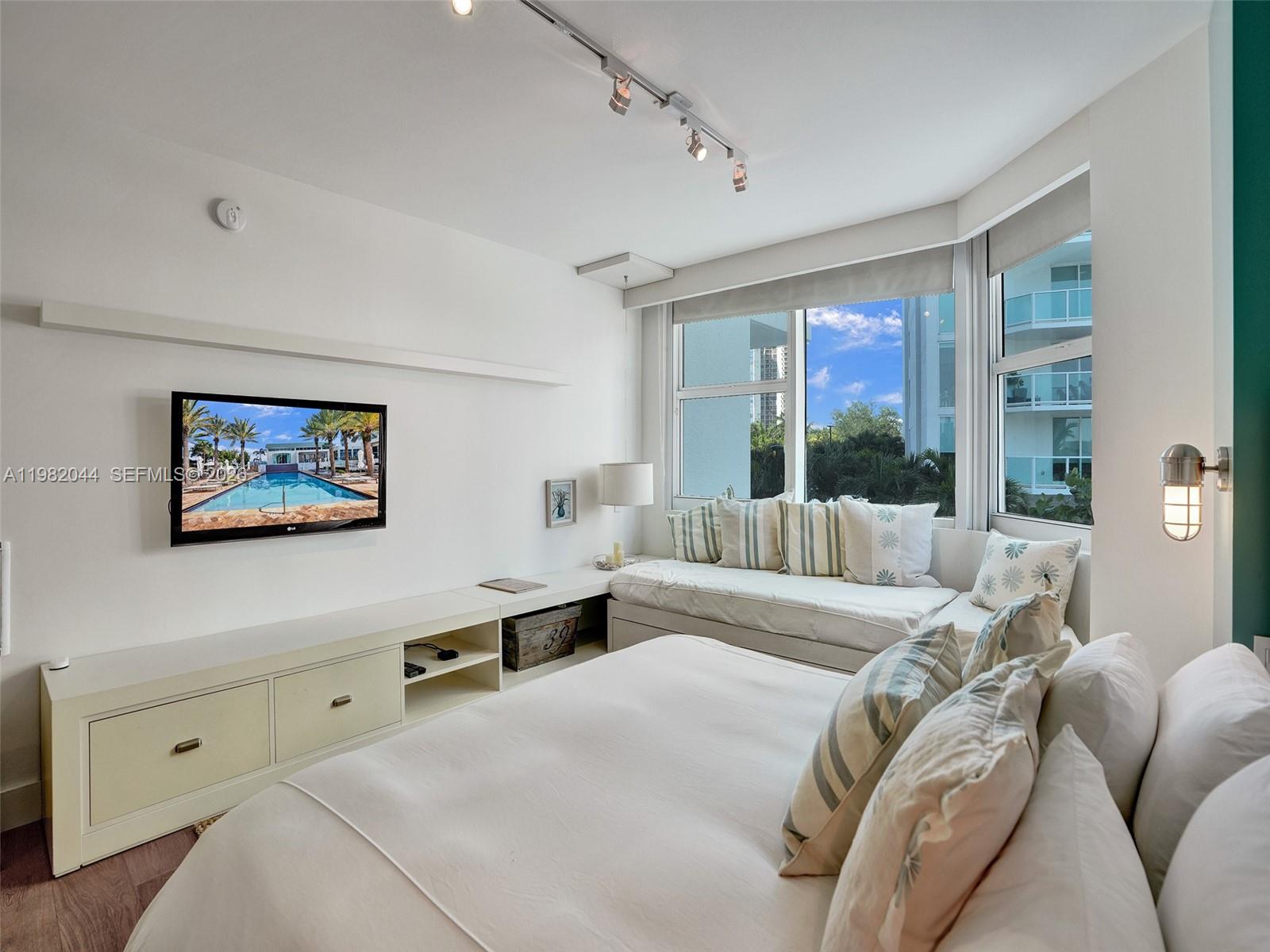 3201 NE 183rd St #301, Aventura FL 33160