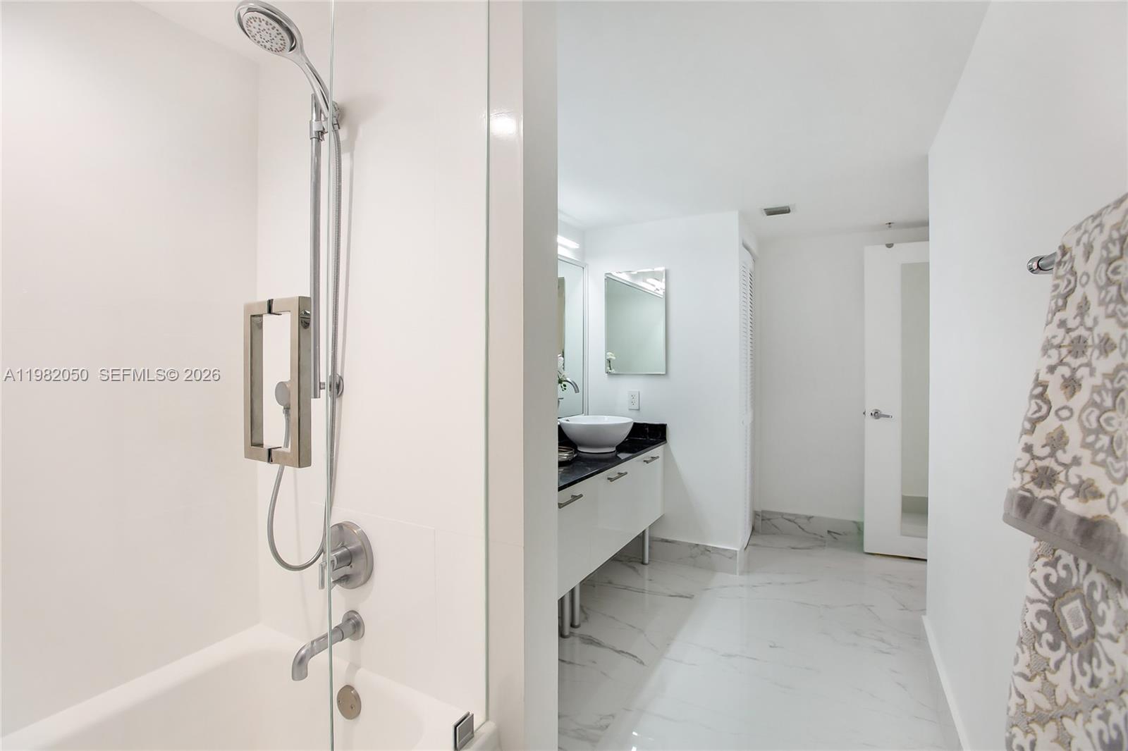 41 SE 5th St #2109, Miami FL 33131