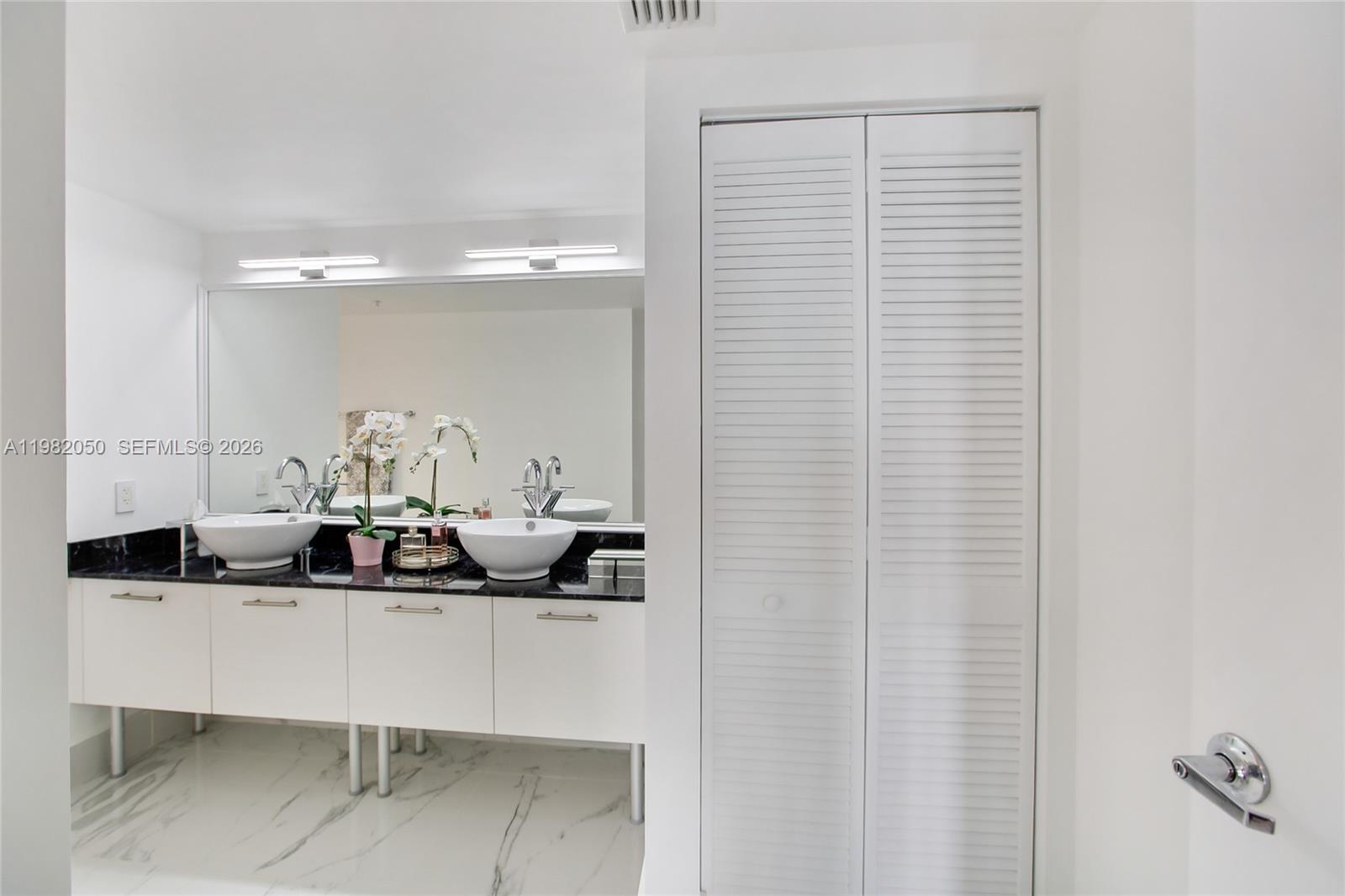 41 SE 5th St #2109, Miami FL 33131