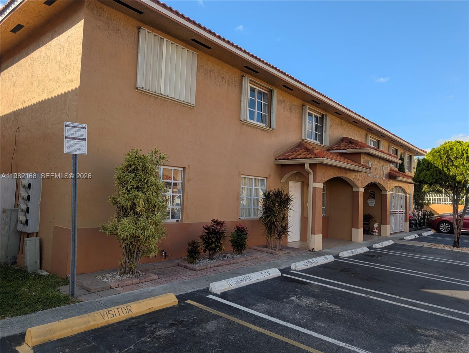 2485 W 76th St #109, Hialeah FL 33016