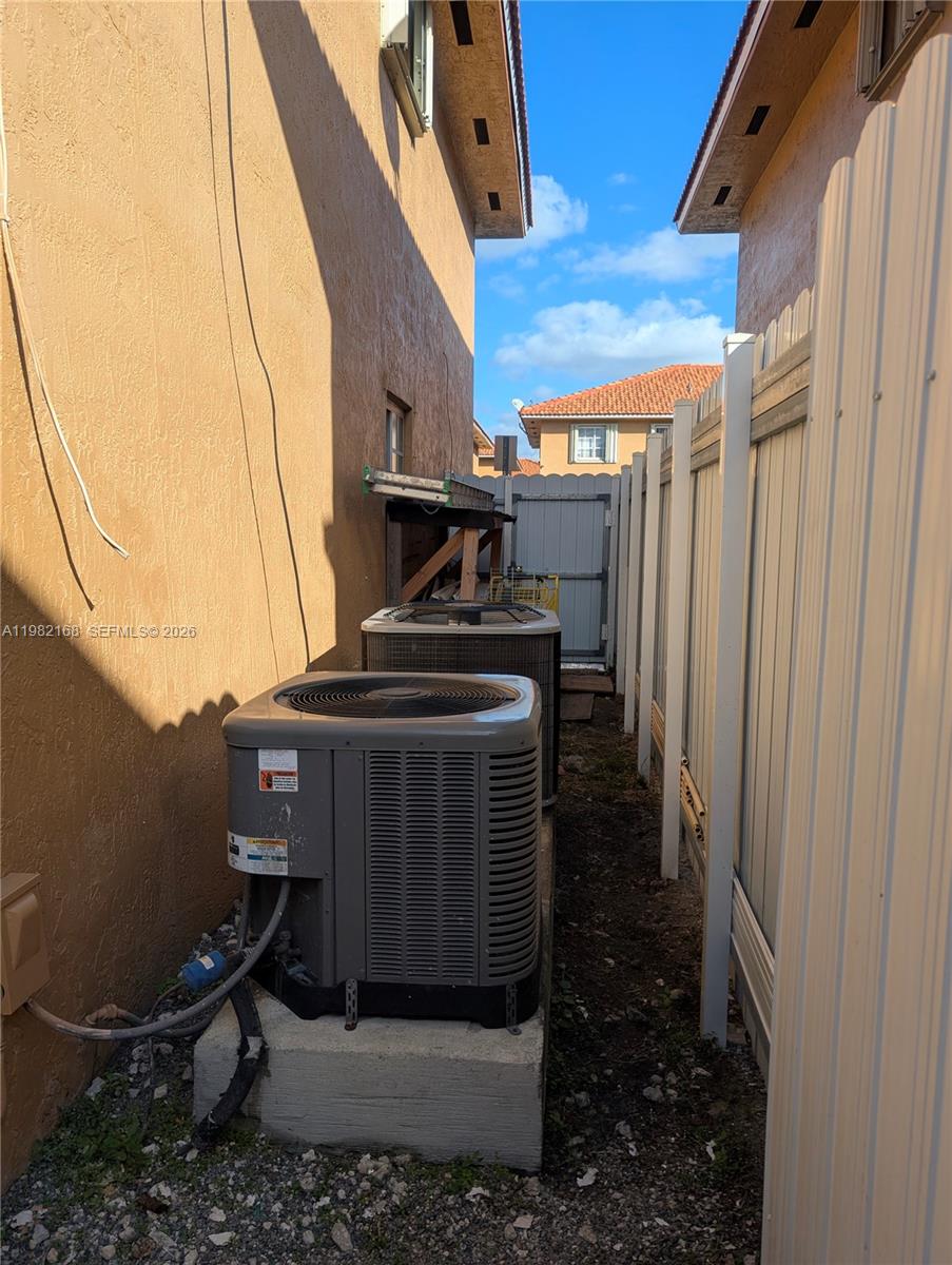2485 W 76th St #109, Hialeah FL 33016