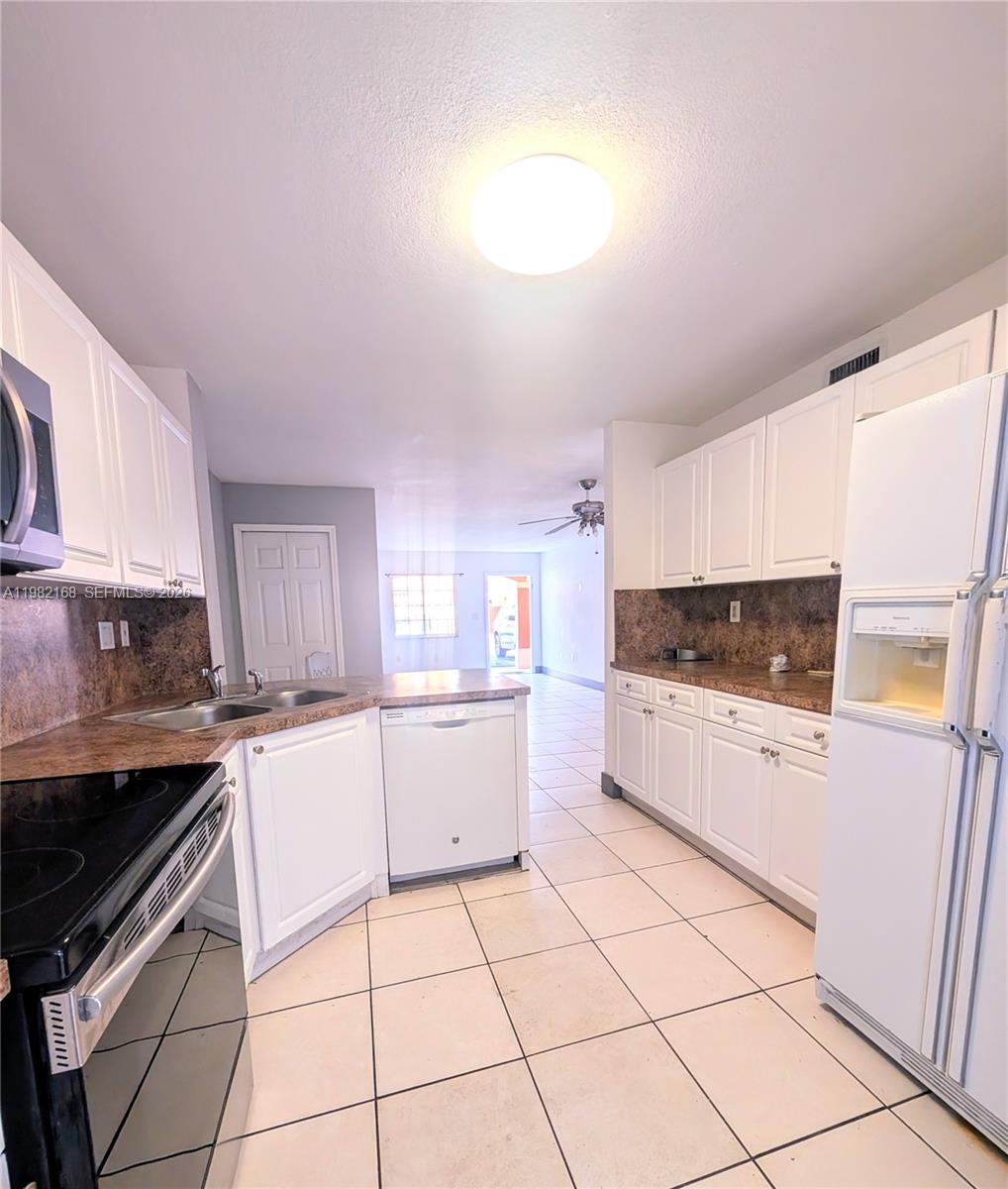 2485 W 76th St #109, Hialeah FL 33016