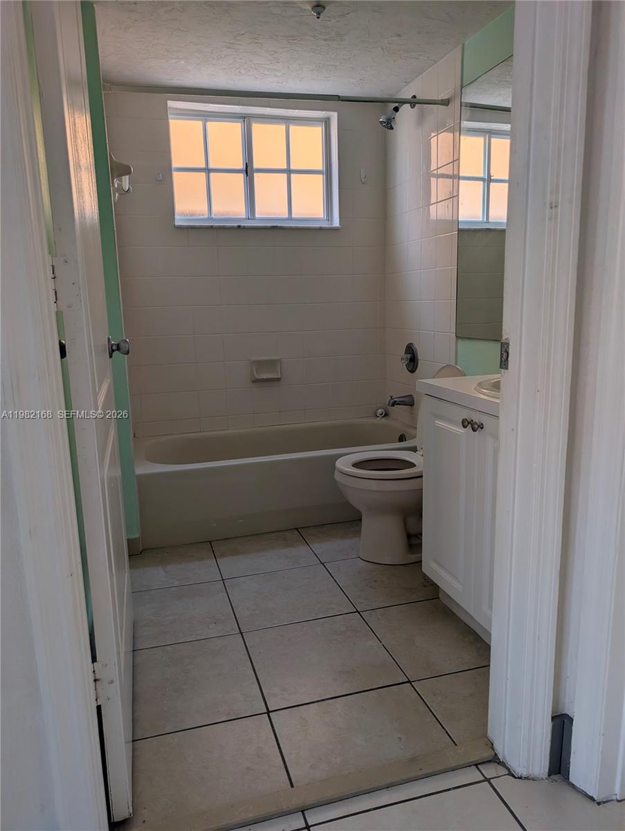 2485 W 76th St #109, Hialeah FL 33016