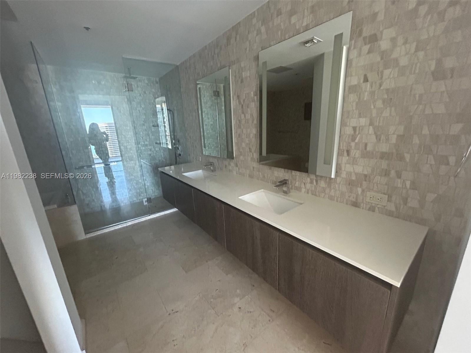 88 SW 7th St #3307, Miami FL 33130