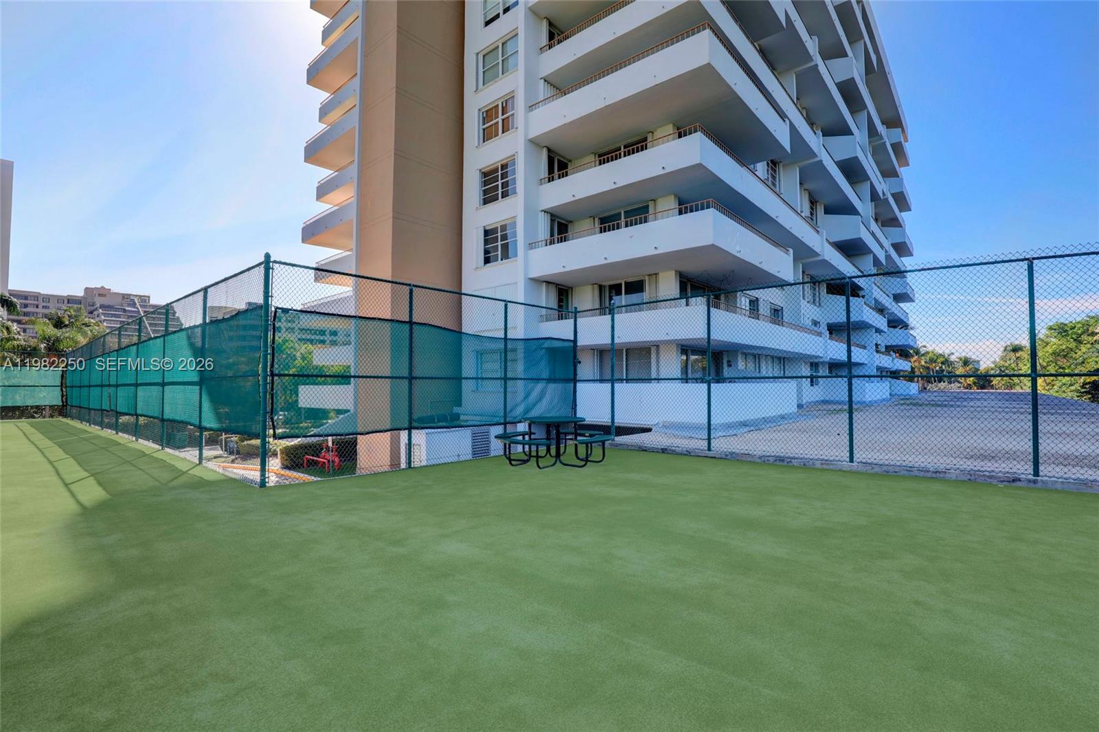 199 Ocean Lane Dr #1009, Key Biscayne FL 33149