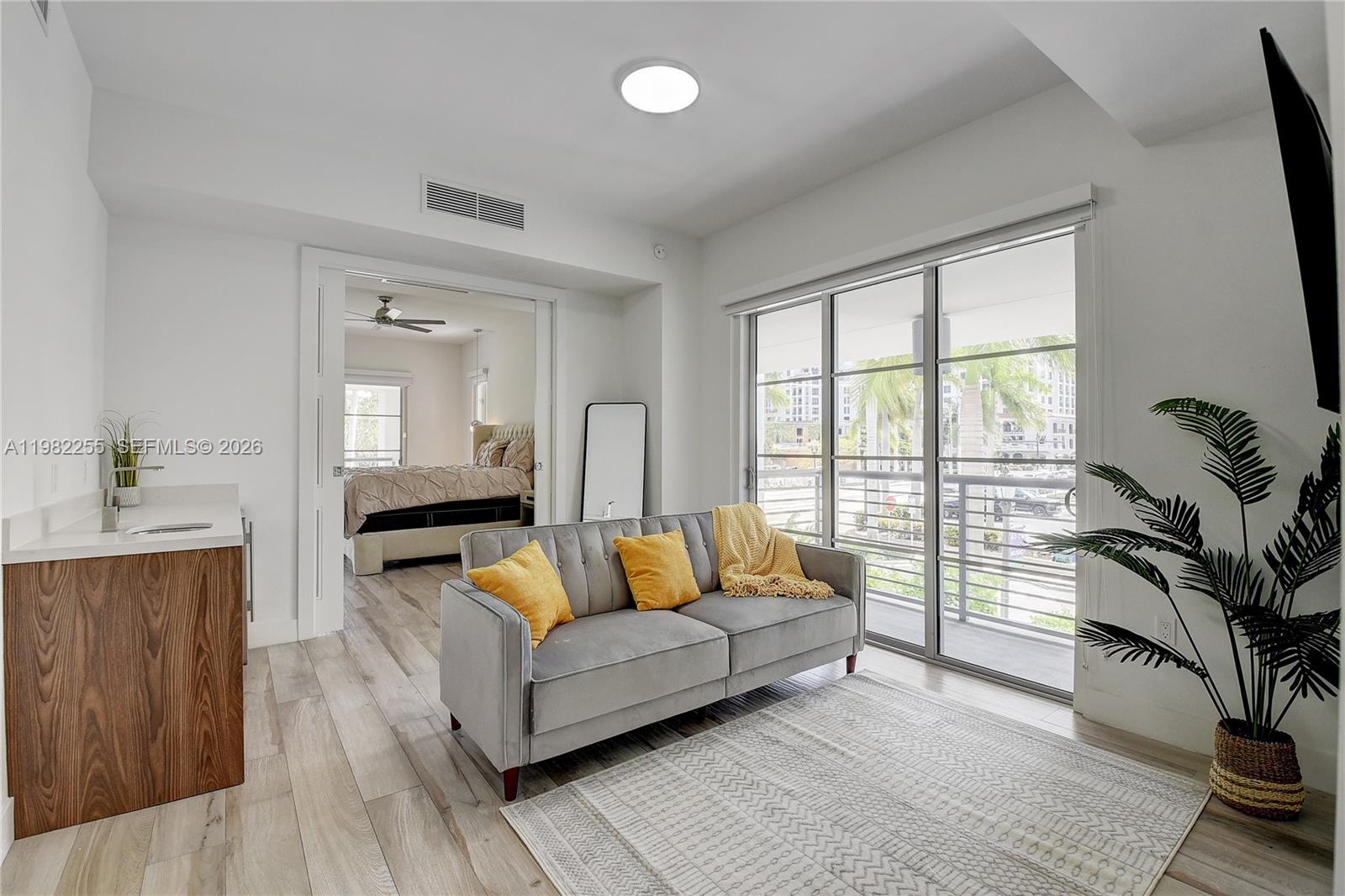 155 E Boca Raton Rd #TH1, Boca Raton FL 33432