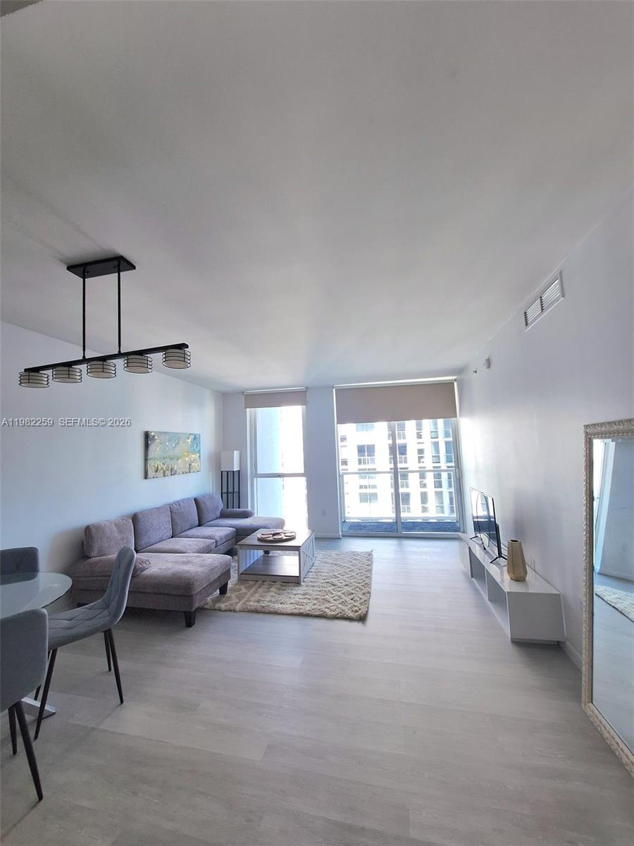 253 NE 2nd St #2606, Miami FL 33132