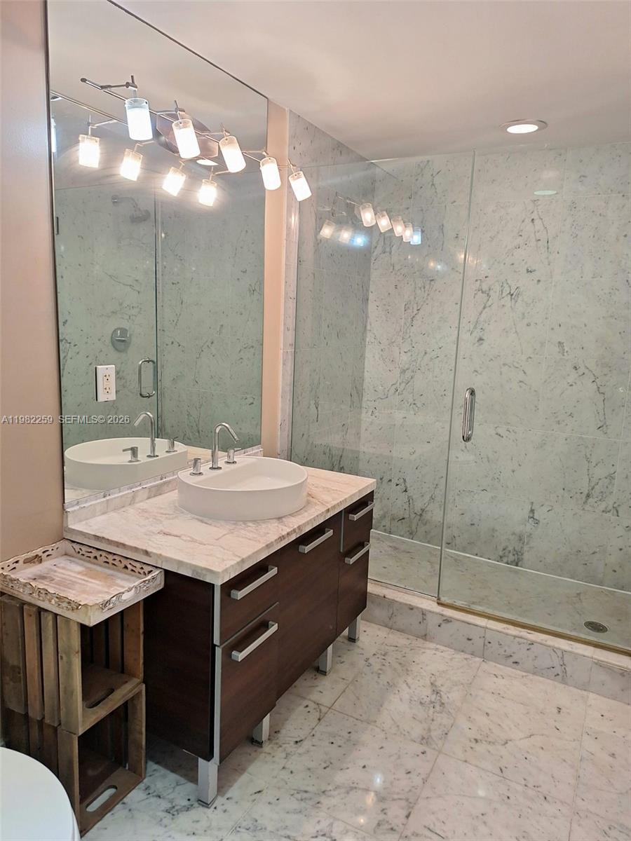 253 NE 2nd St #2606, Miami FL 33132