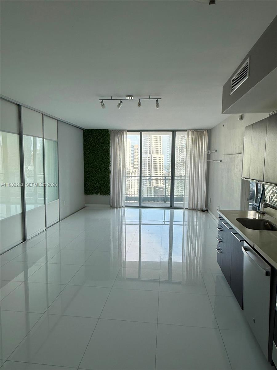 90 SW 3rd St #3203, Miami FL 33130