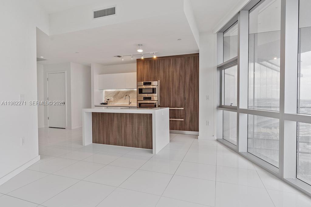 851 NE 1st Ave #2102, Miami FL 33132