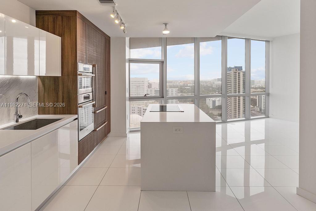 851 NE 1st Ave #2102, Miami FL 33132