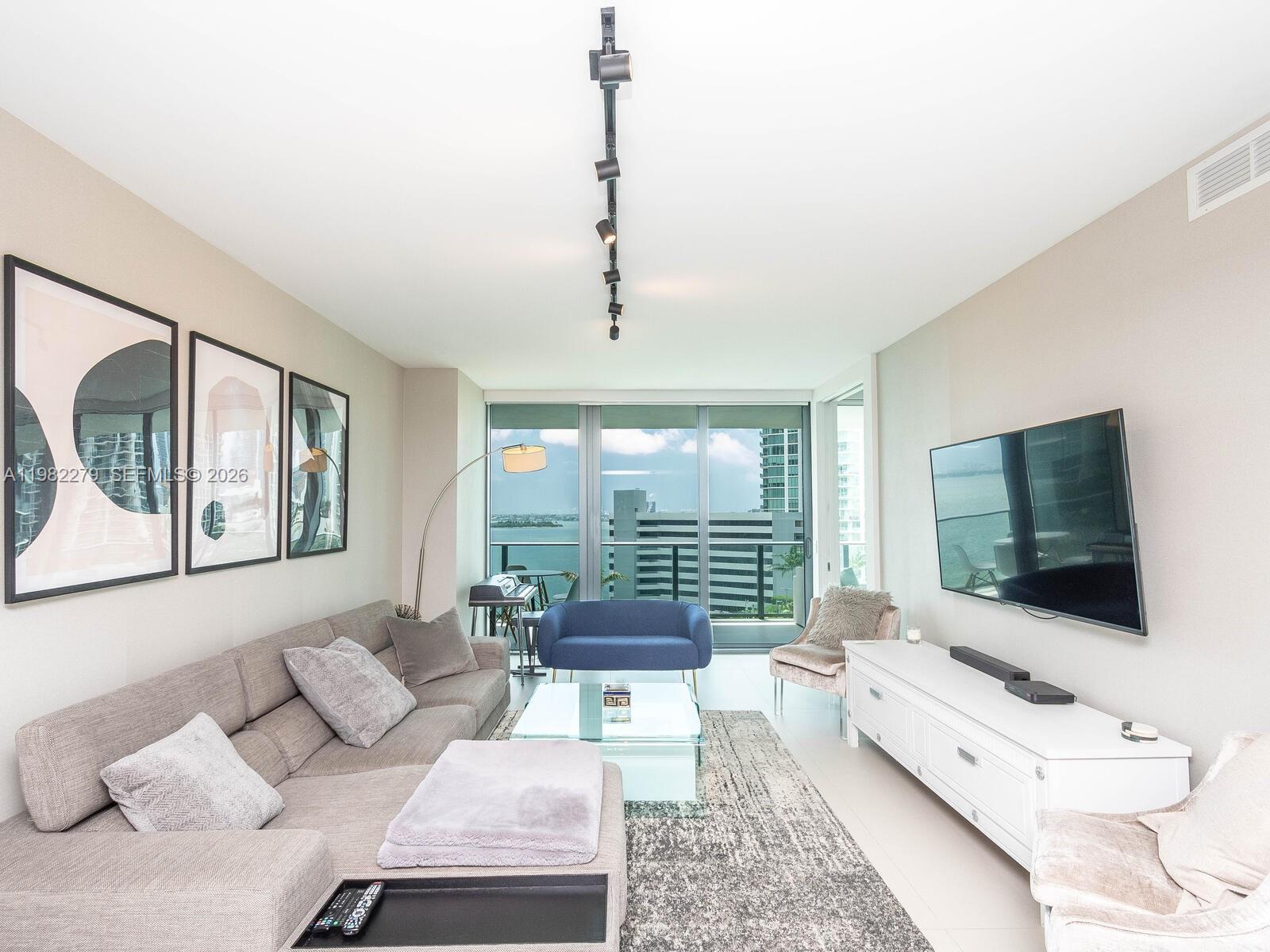 650 NE 32nd St #904, Miami FL 33137