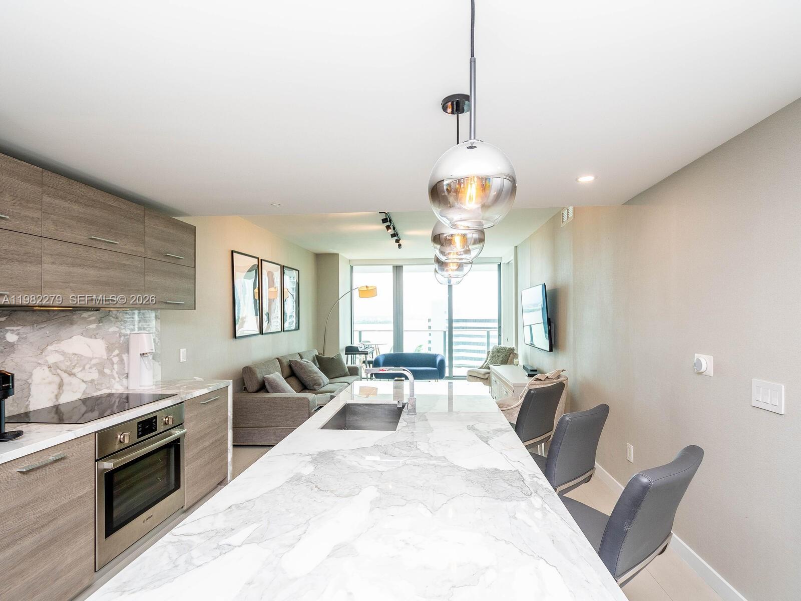650 NE 32nd St #904, Miami FL 33137