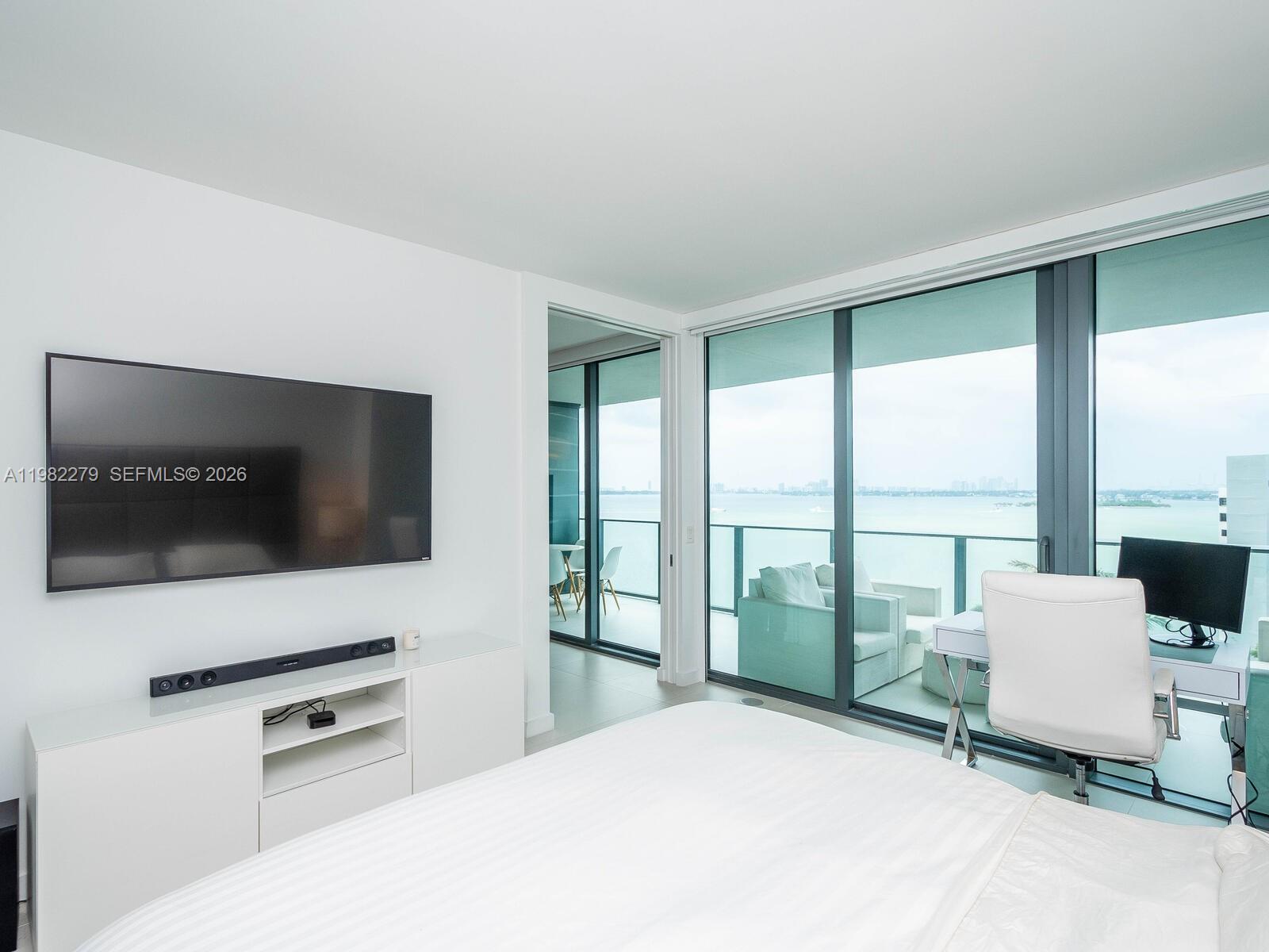 650 NE 32nd St #904, Miami FL 33137