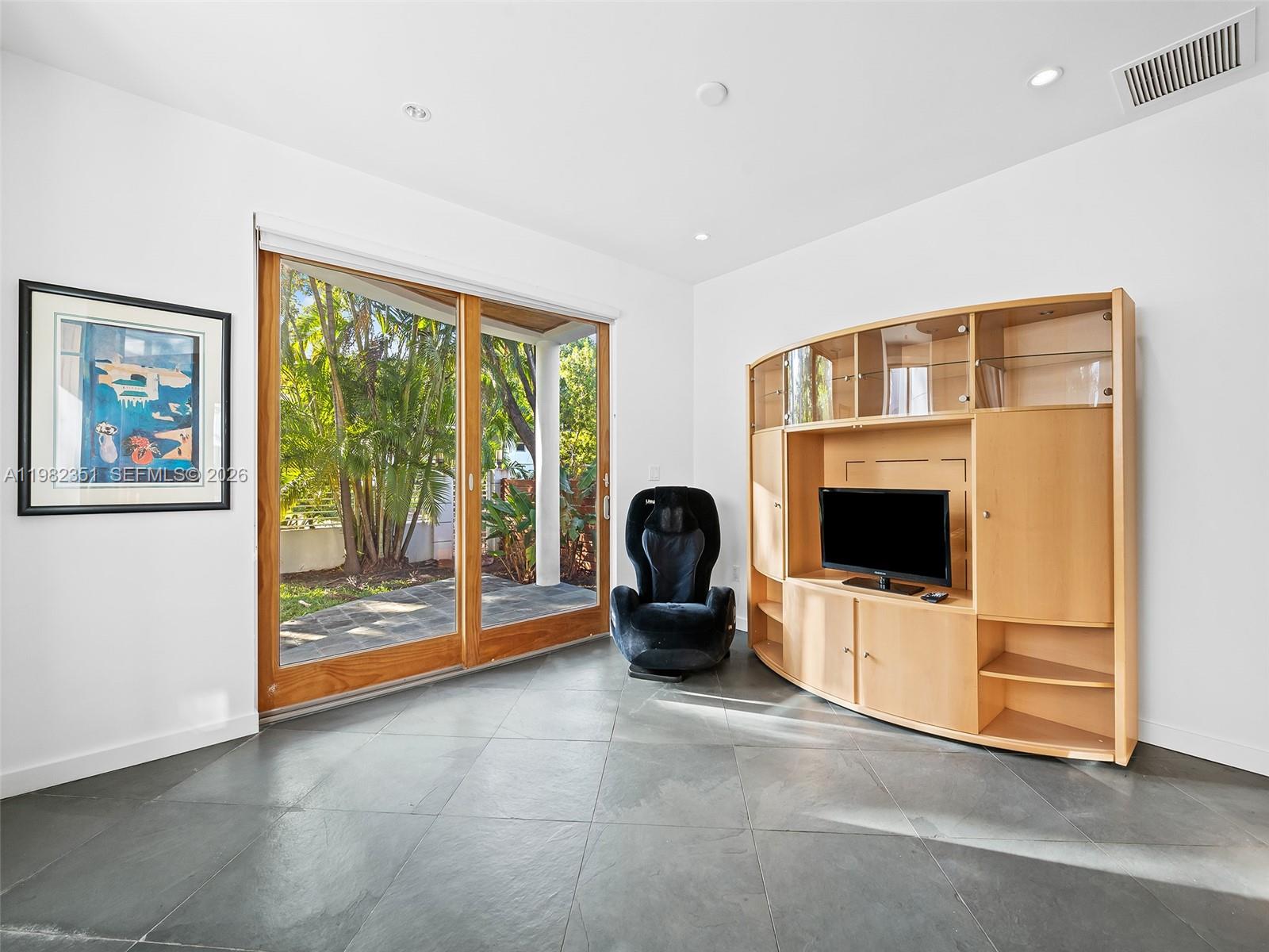 450 Victoria Ter, Fort Lauderdale FL 33301