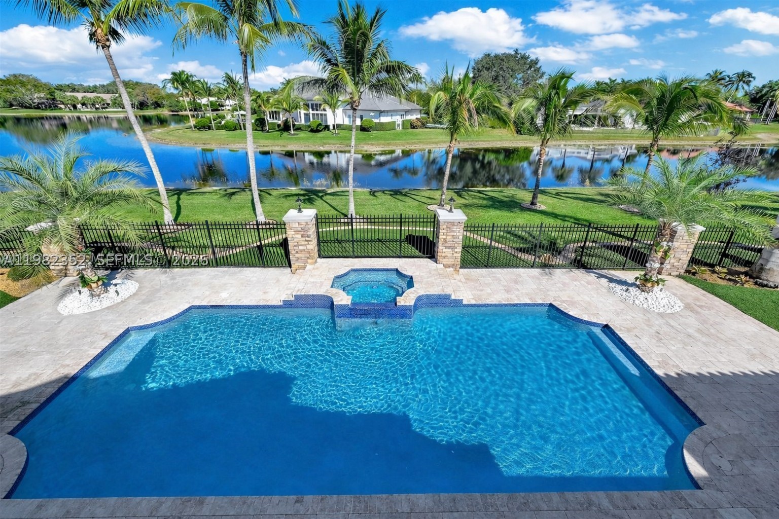 2905 Paddock Rd, Weston FL 33331