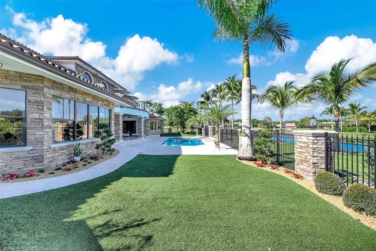 2905 Paddock Rd, Weston FL 33331