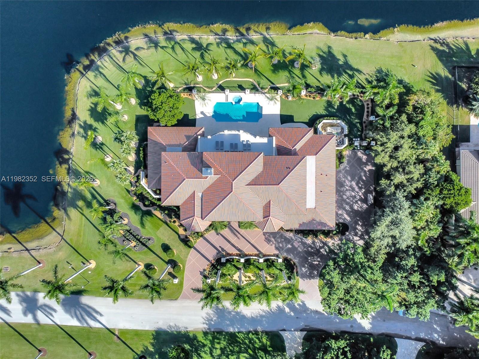 2905 Paddock Rd, Weston FL 33331