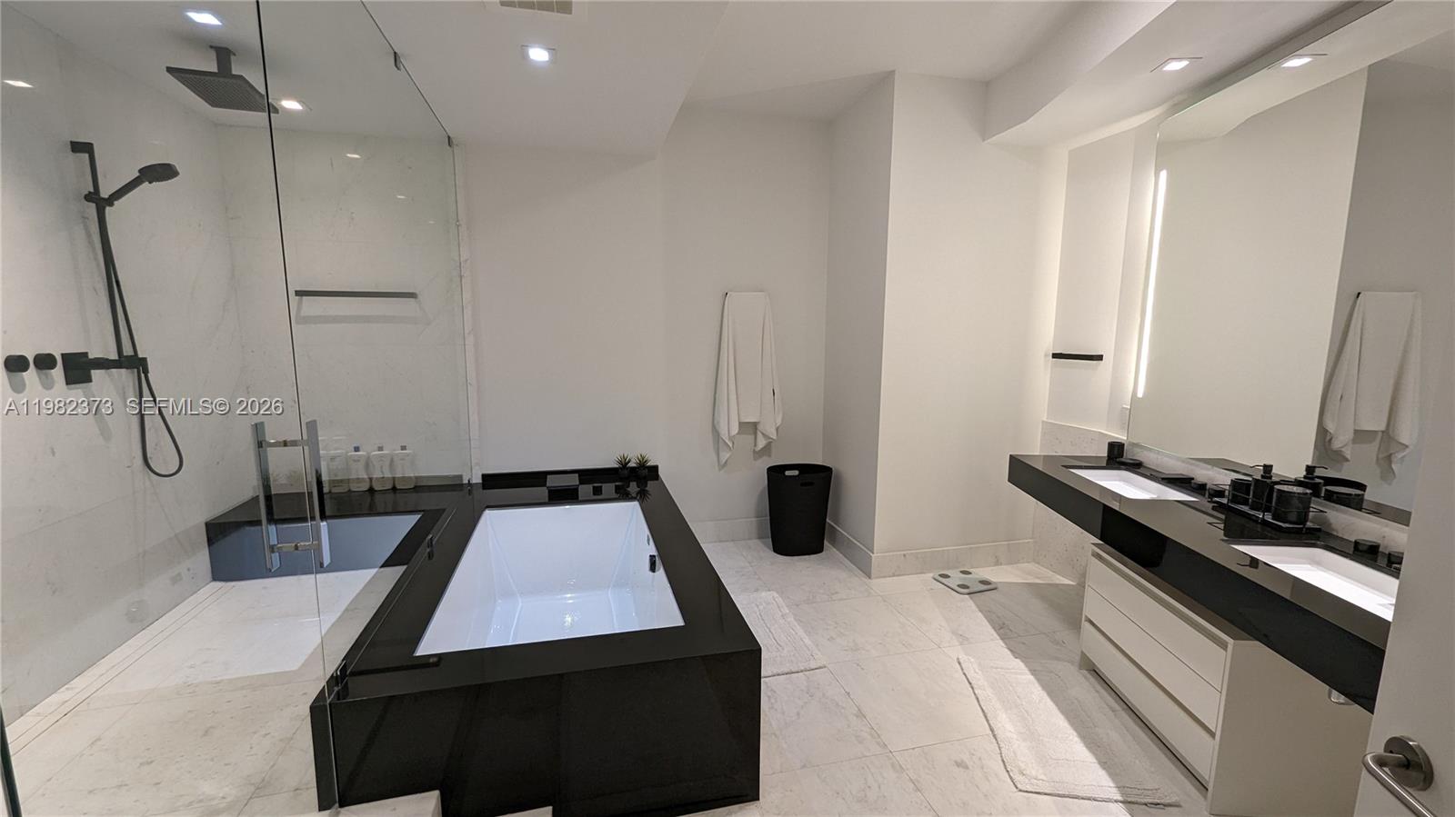 18555 Collins Ave. #3005, Sunny Isles Beach FL 33160