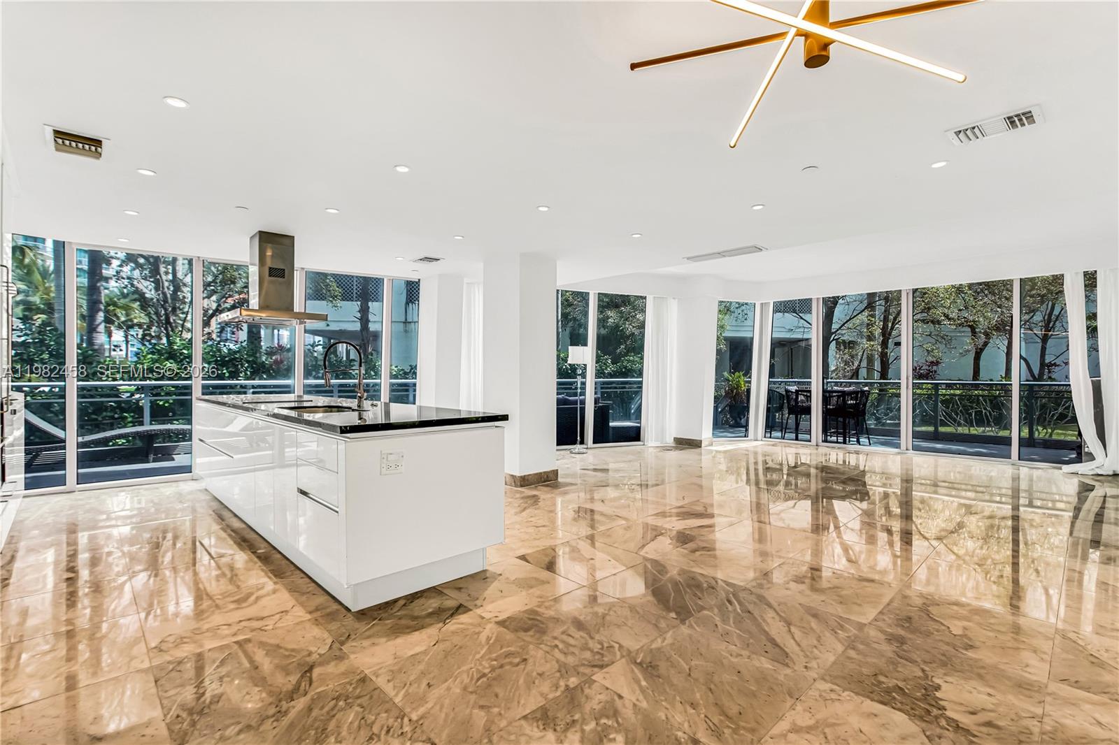 2950 NE 188th St #150, Aventura FL 33180