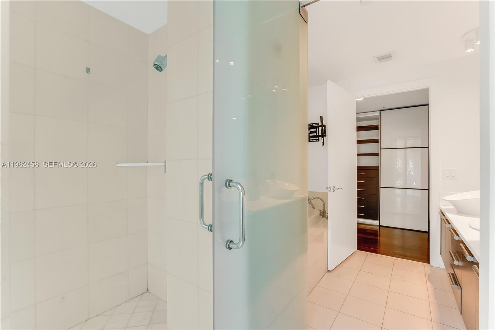 2950 NE 188th St #150, Aventura FL 33180