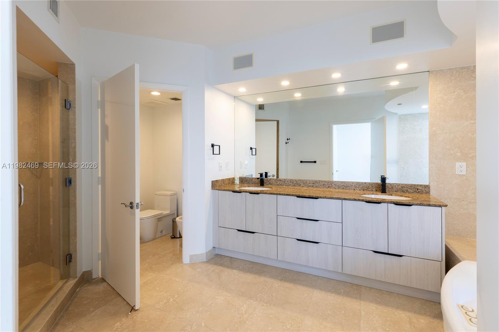 400 Alton Rd #1102, Miami Beach FL 33139
