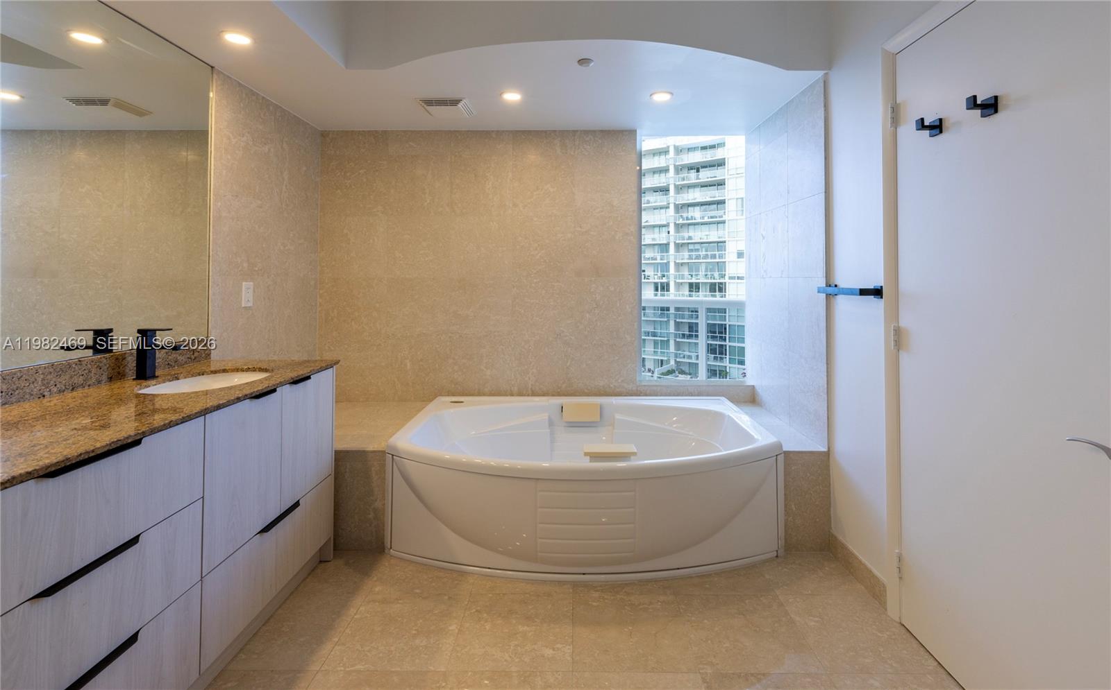 400 Alton Rd #1102, Miami Beach FL 33139