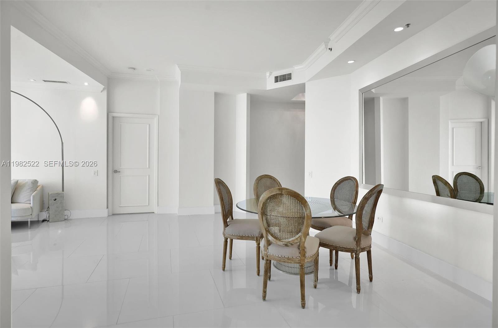 808 Brickell Key Dr #3702, Miami FL 33131