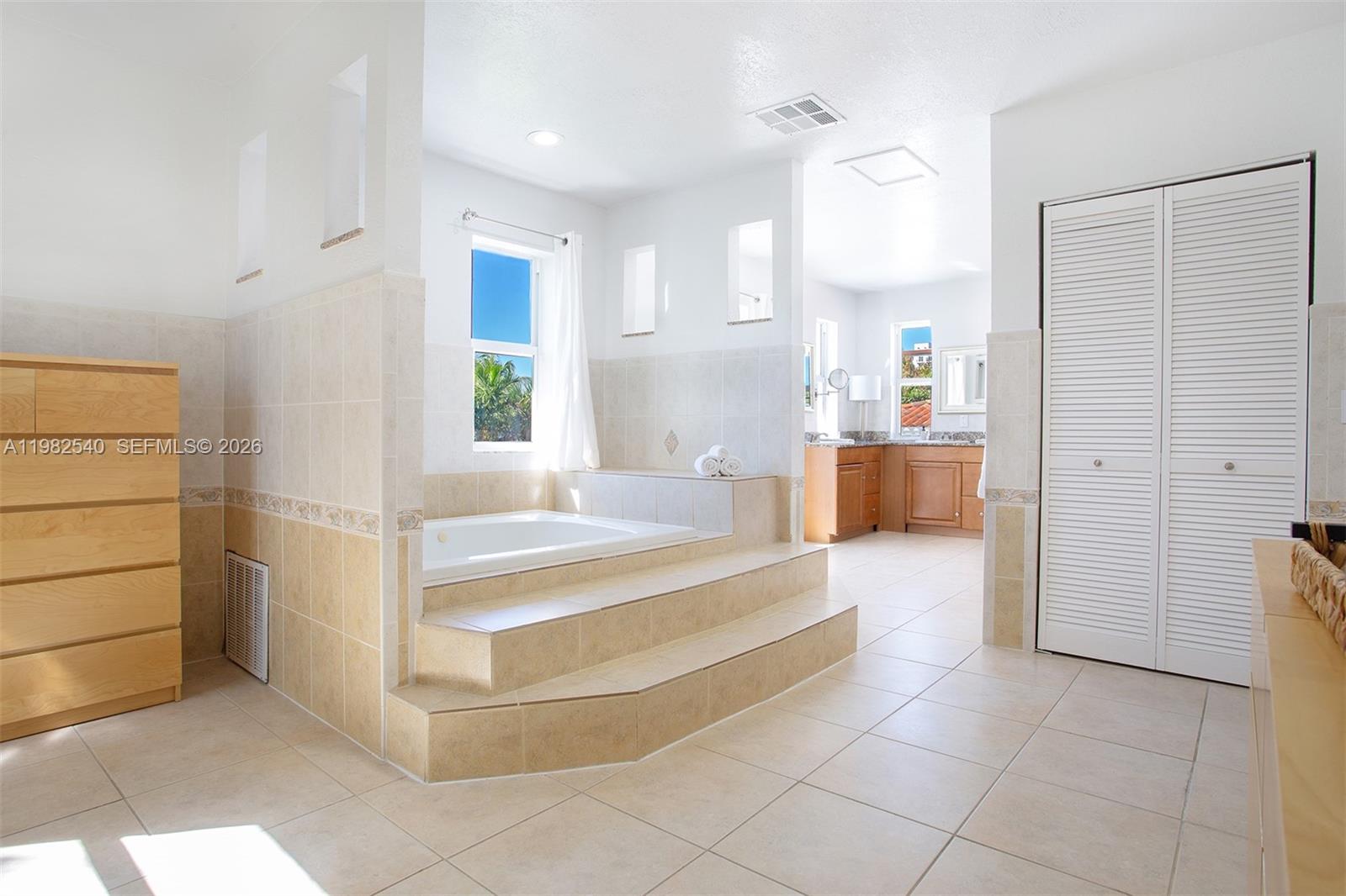 100 SW 26th Rd, Miami FL 33129