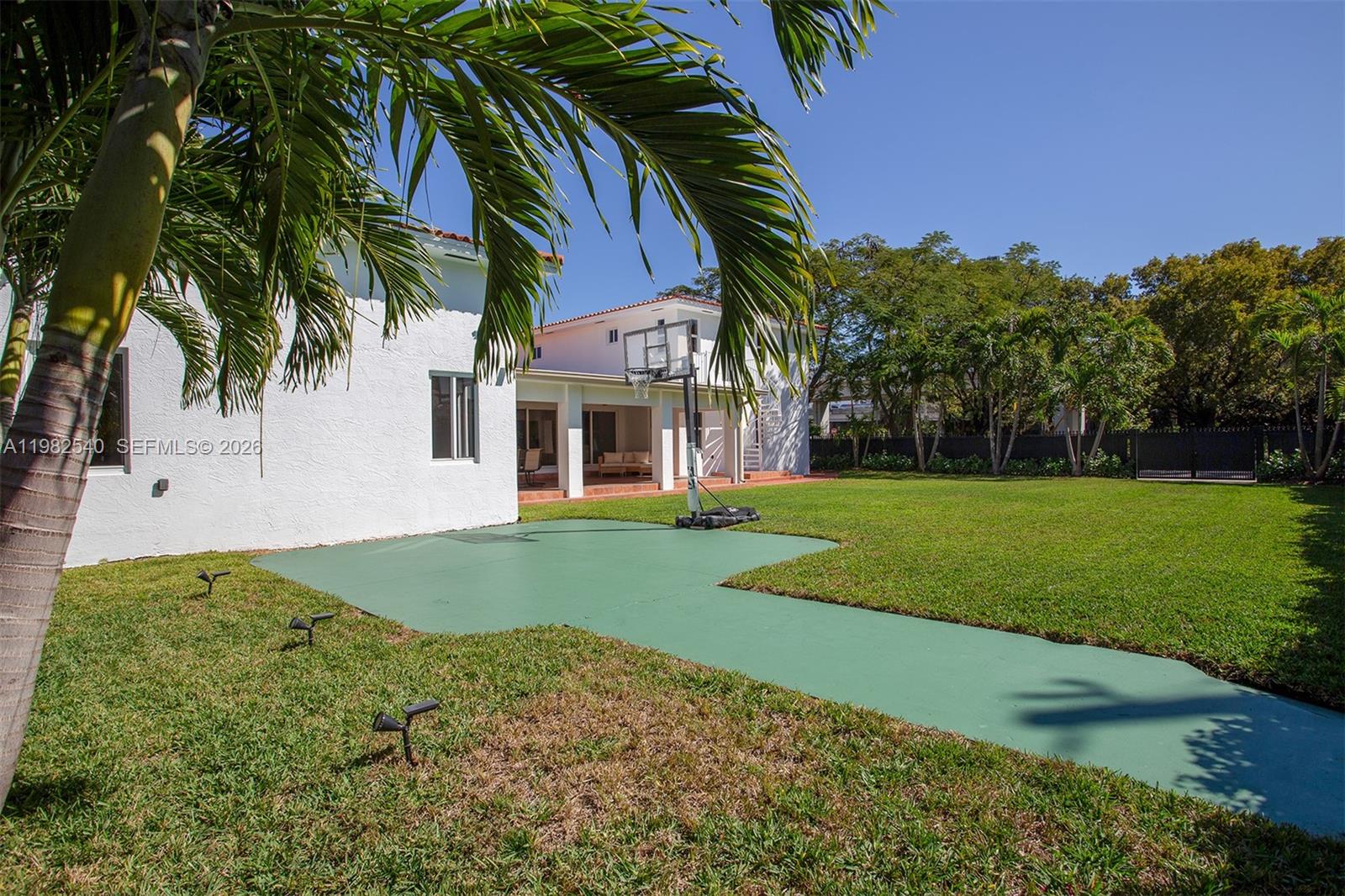 100 SW 26th Rd, Miami FL 33129
