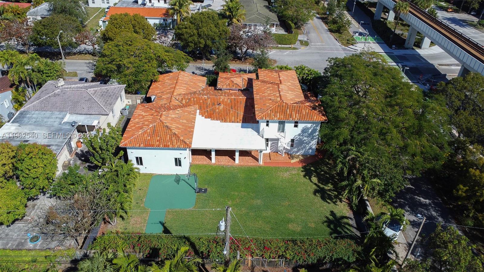 100 SW 26th Rd, Miami FL 33129