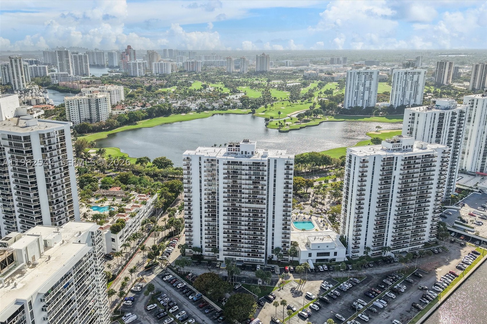 3731 N Country Club Dr #521, Aventura FL 33180