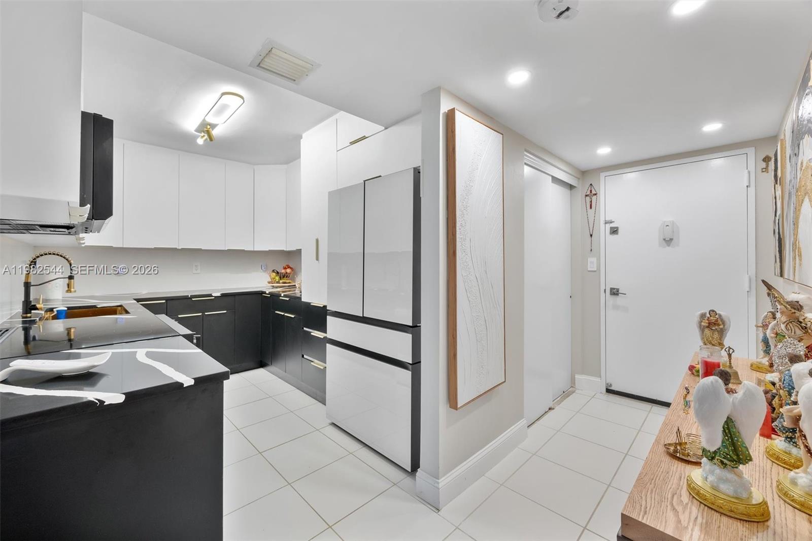 3731 N Country Club Dr #521, Aventura FL 33180