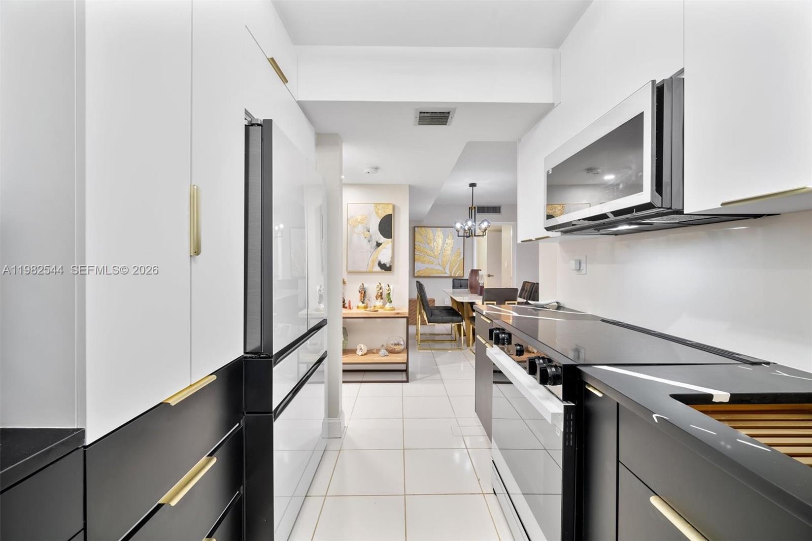 3731 N Country Club Dr #521, Aventura FL 33180