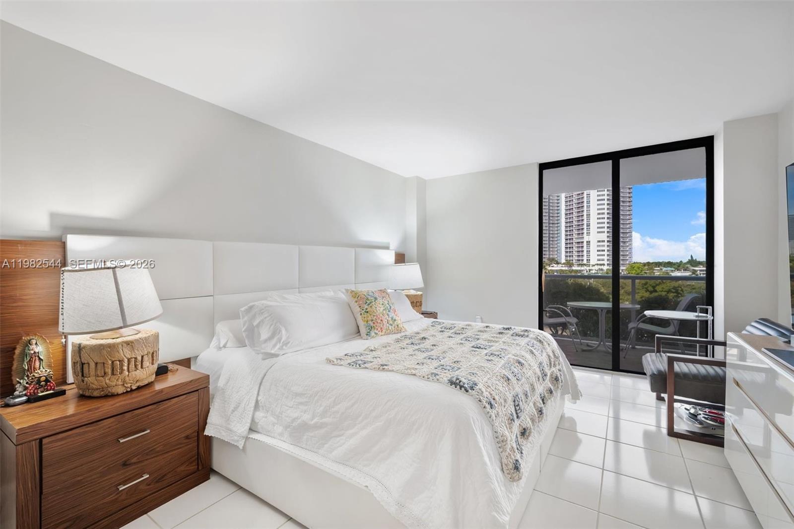 3731 N Country Club Dr #521, Aventura FL 33180