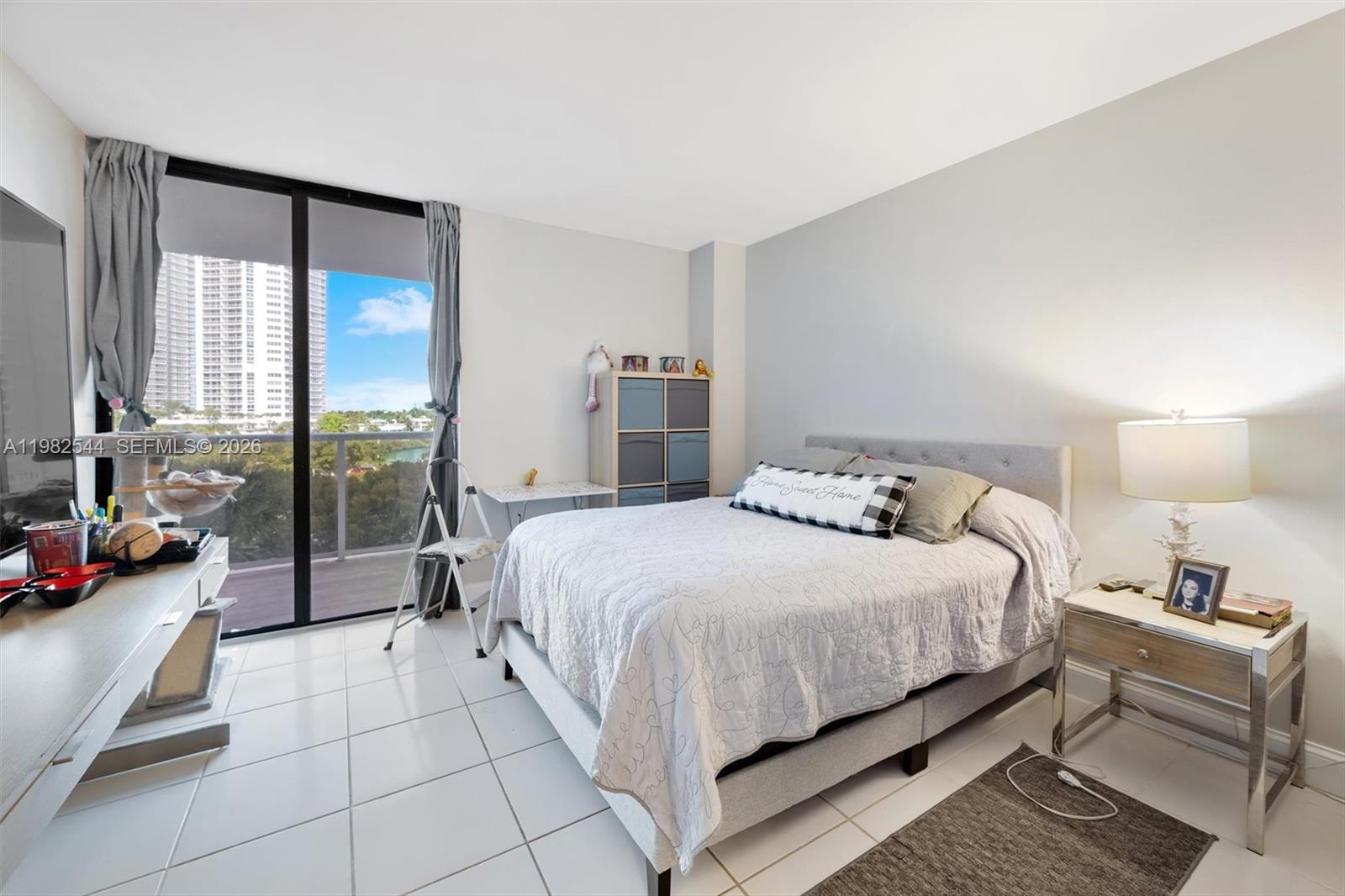 3731 N Country Club Dr #521, Aventura FL 33180