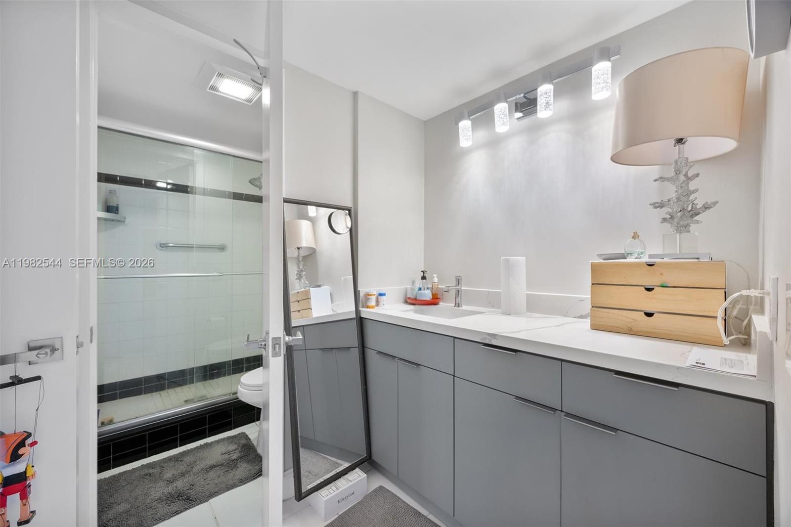 3731 N Country Club Dr #521, Aventura FL 33180