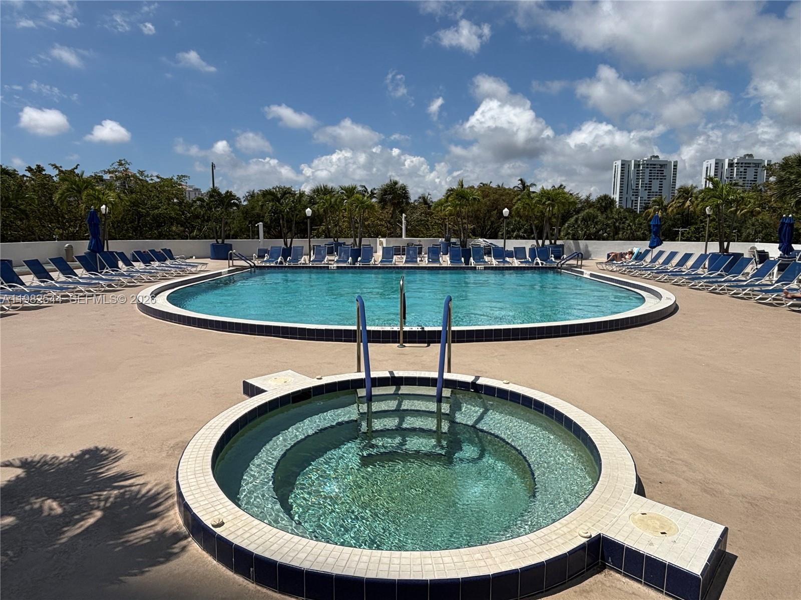 3731 N Country Club Dr #521, Aventura FL 33180