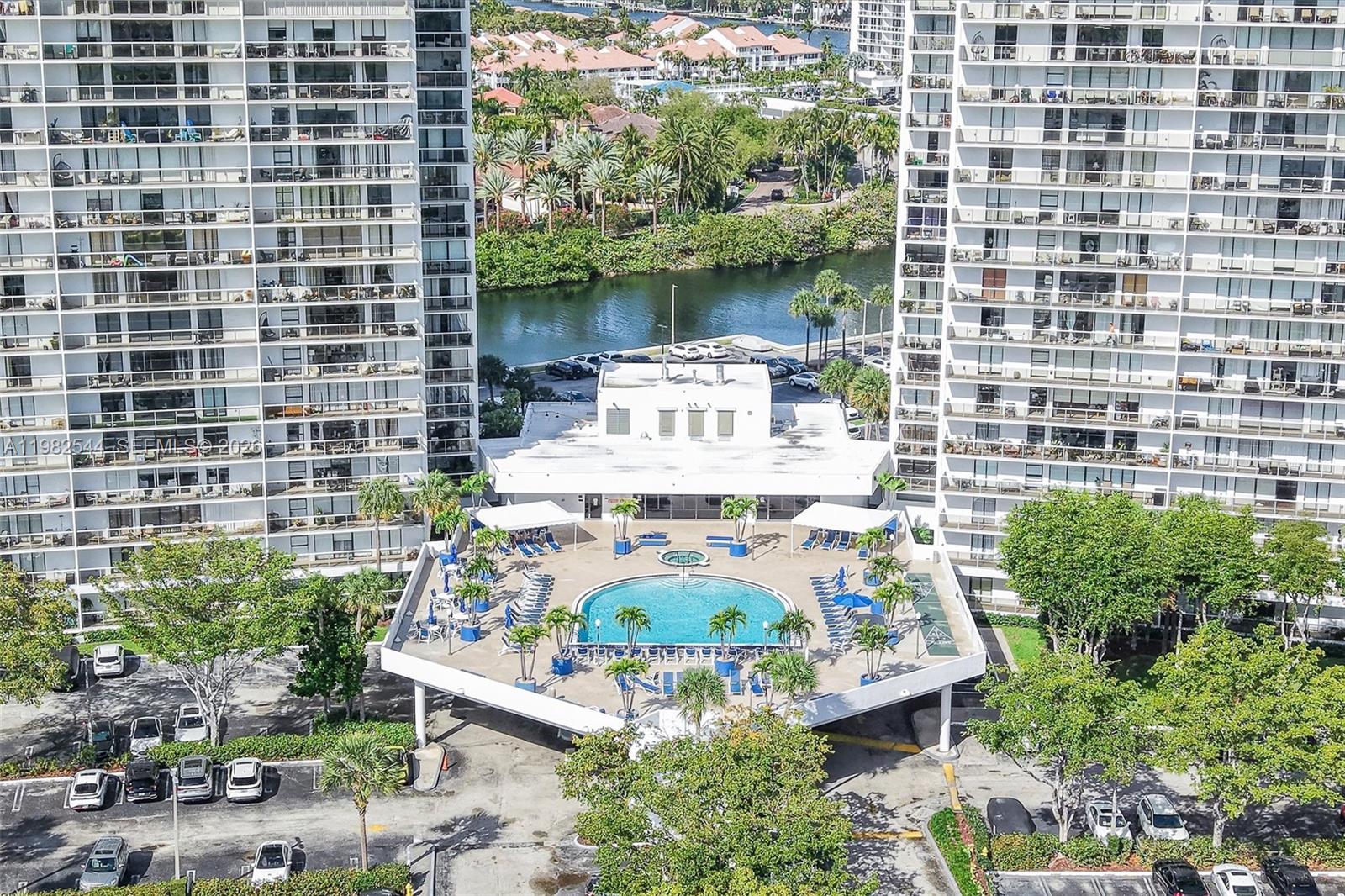 3731 N Country Club Dr #521, Aventura FL 33180