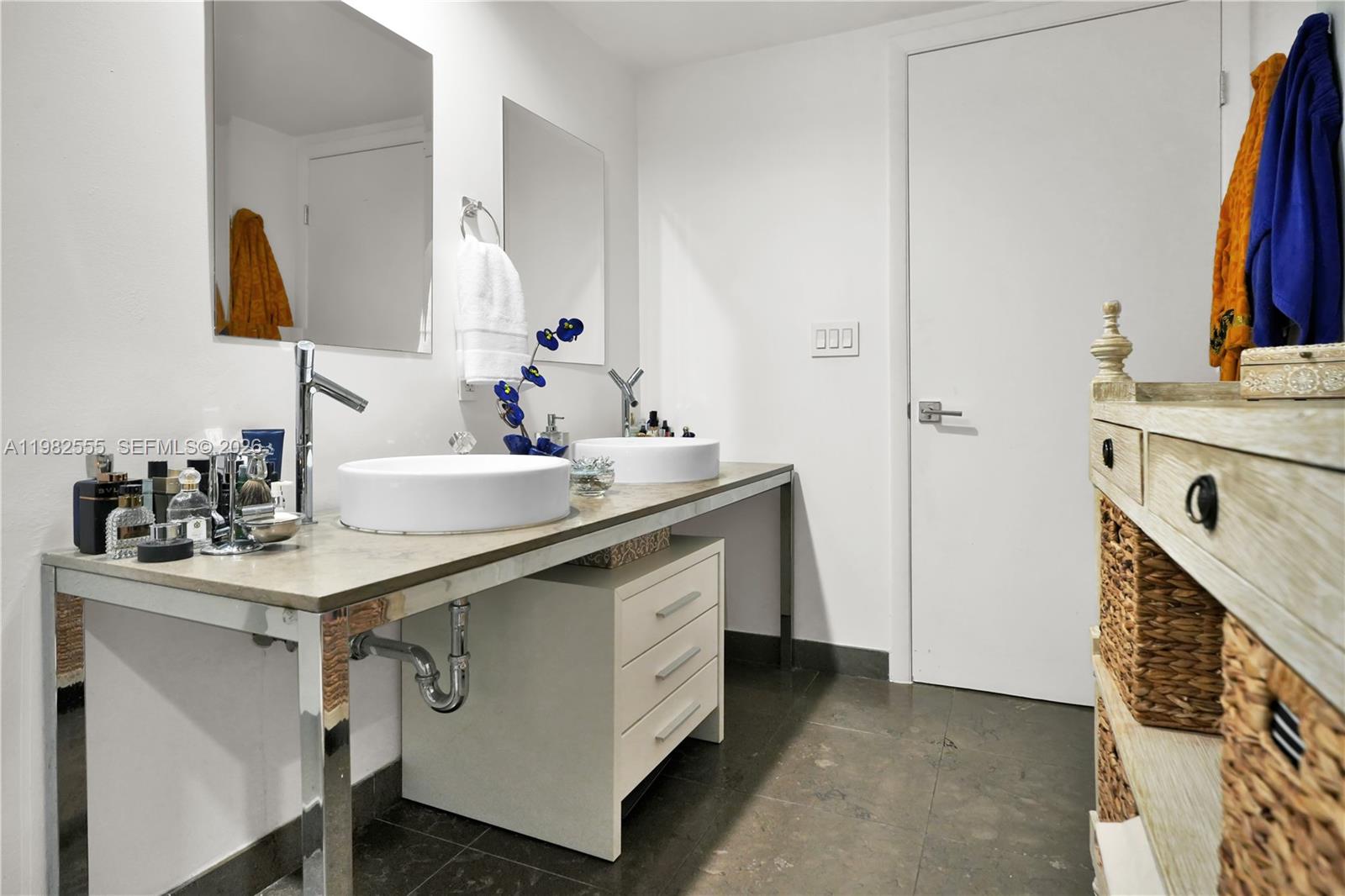 465 Brickell Ave #702, Miami FL 33131