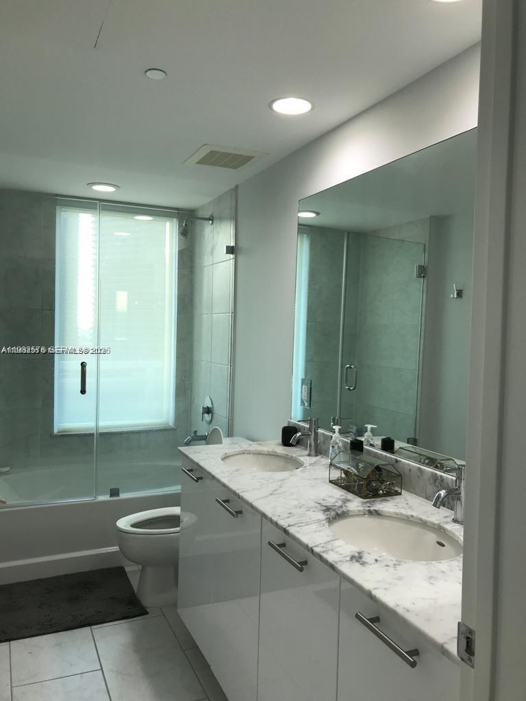 950 Brickell Bay Dr #2001, Miami FL 33131