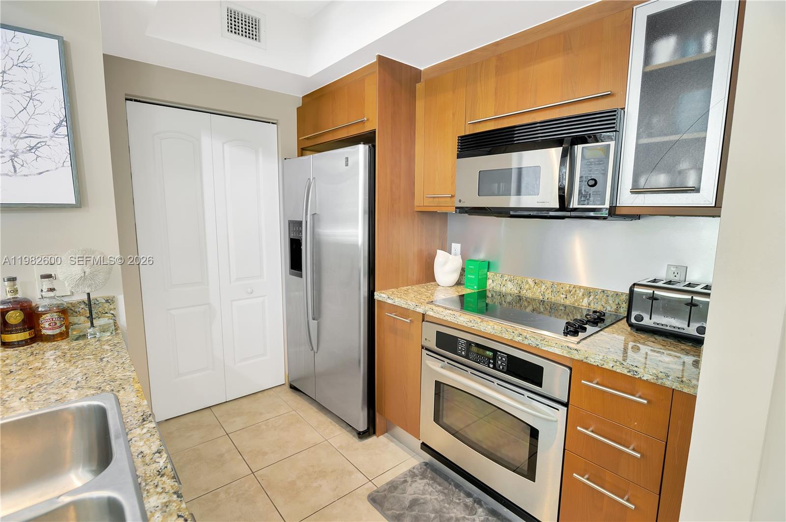 110 Washington Ave #2414, Miami Beach FL 33139