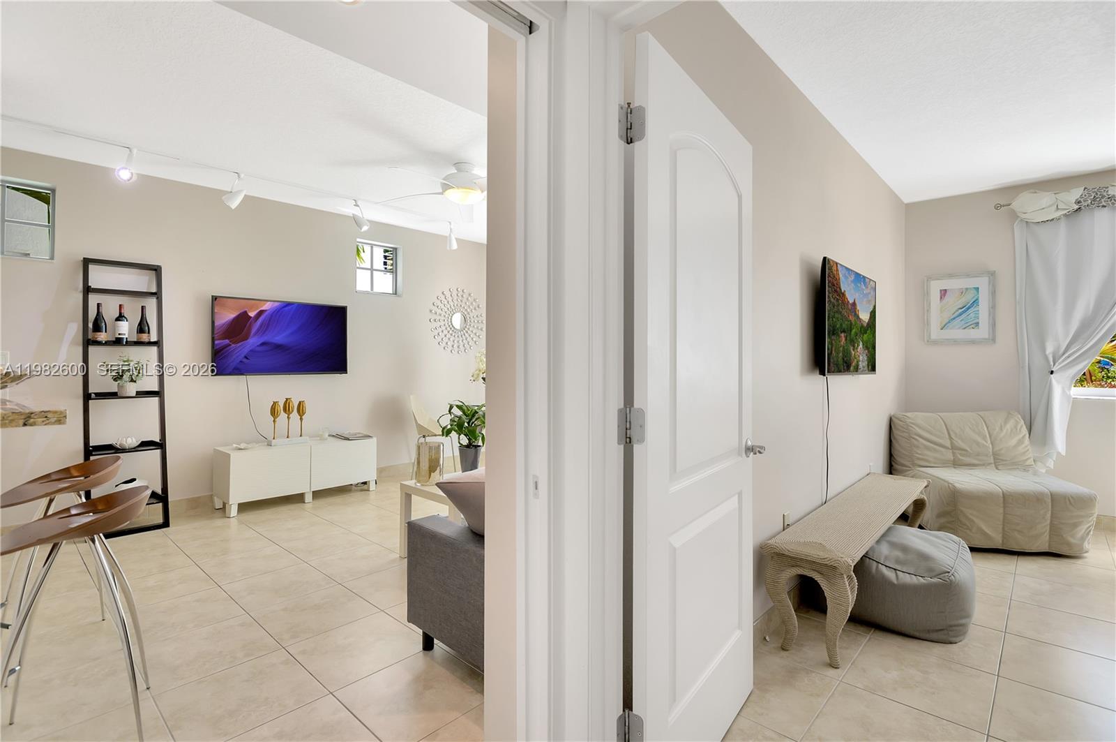 110 Washington Ave #2414, Miami Beach FL 33139