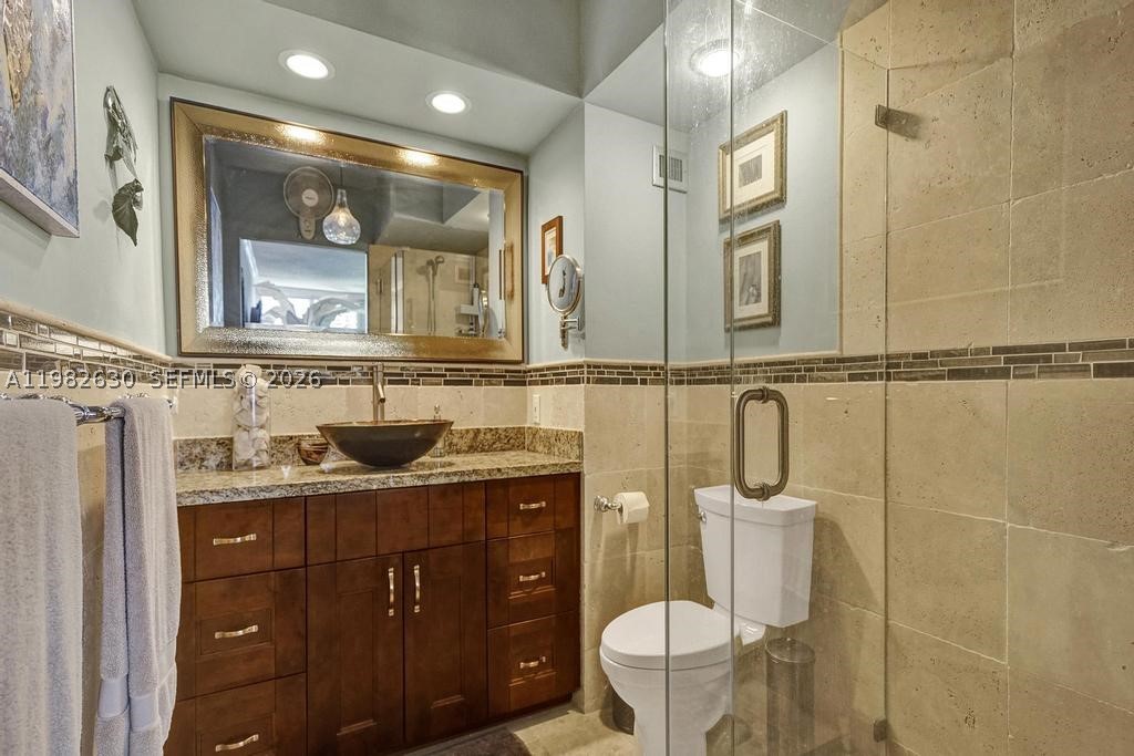 121 Golden Isles Dr #205, Hallandale Beach FL 33009