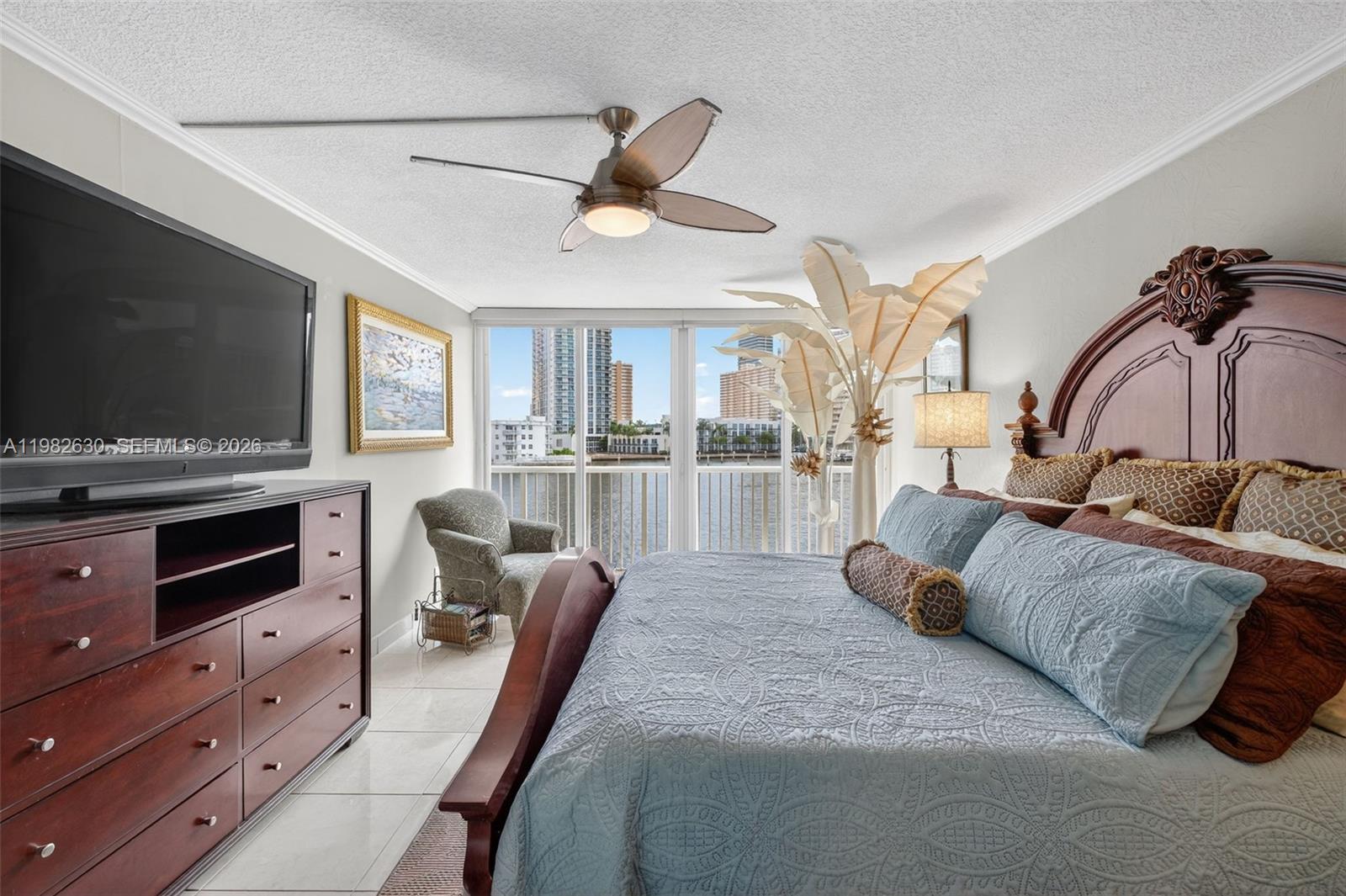 121 Golden Isles Dr #205, Hallandale Beach FL 33009