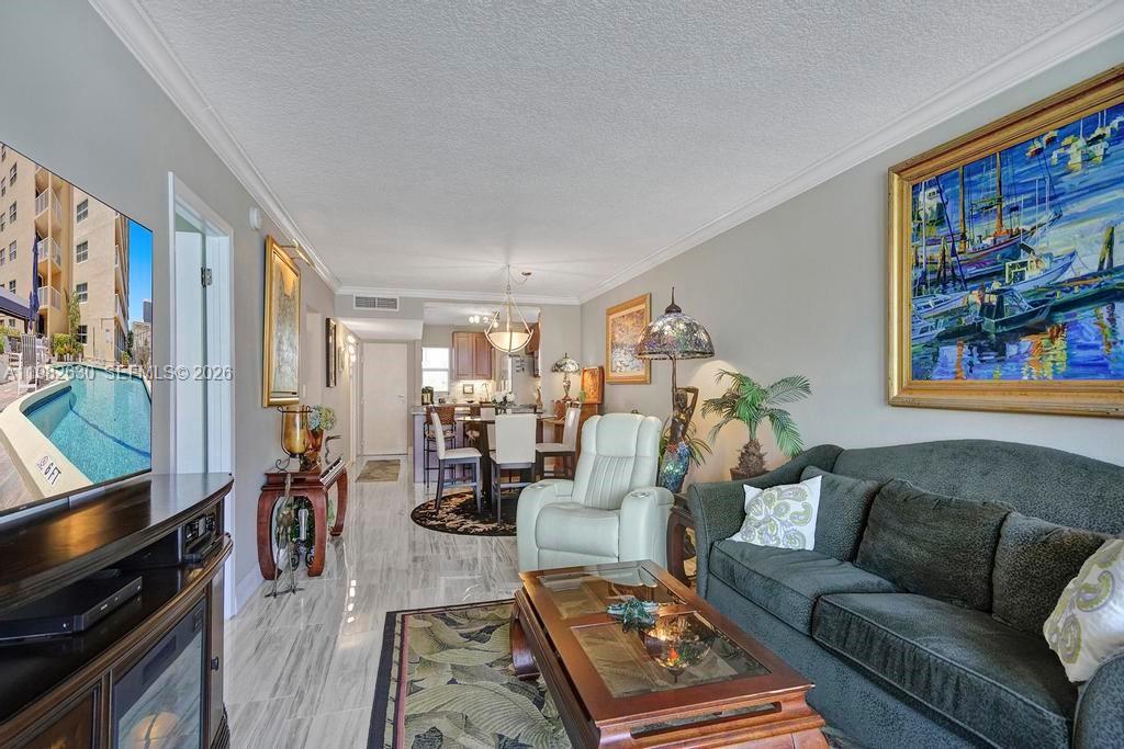 121 Golden Isles Dr #205, Hallandale Beach FL 33009