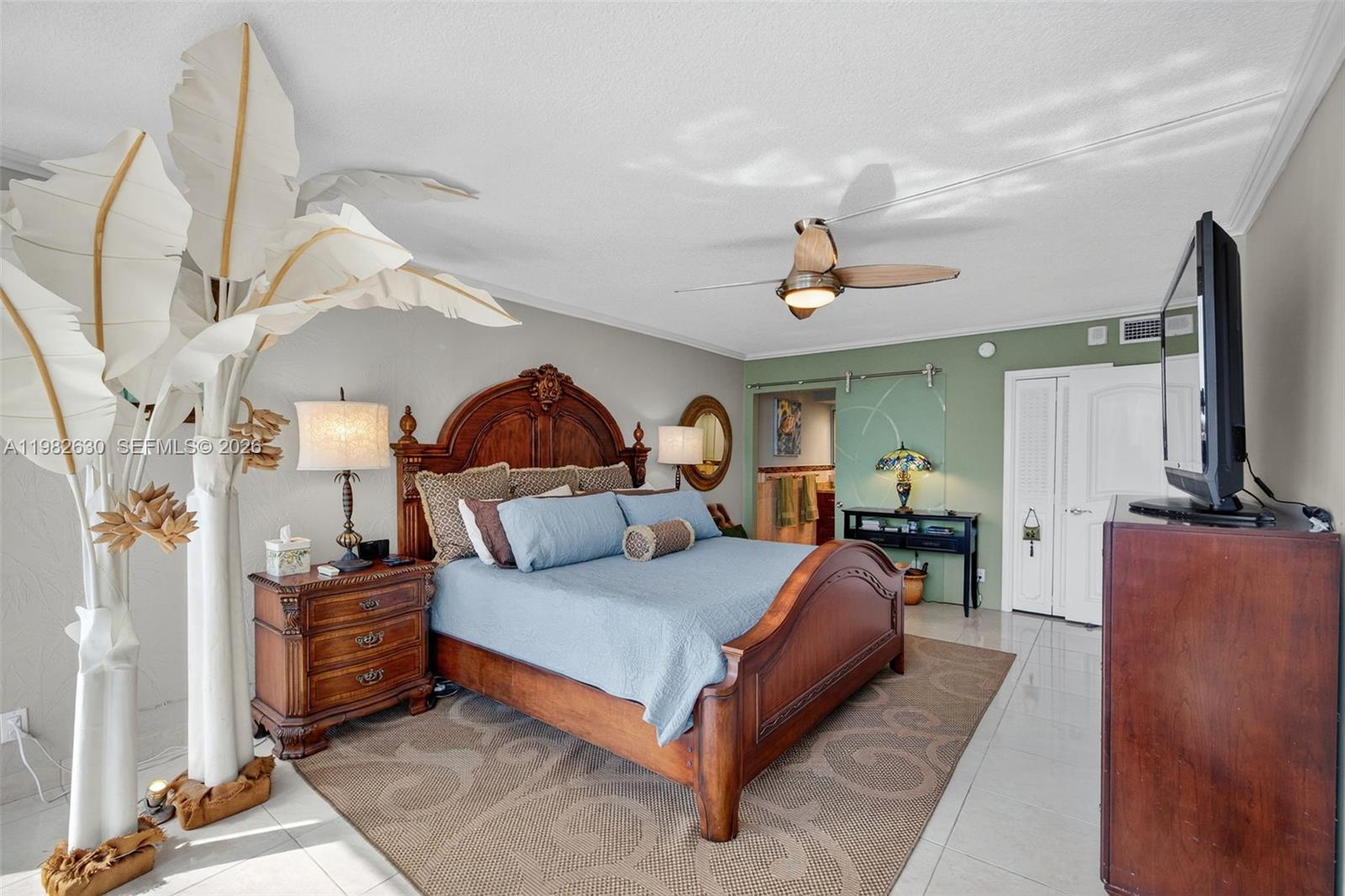 121 Golden Isles Dr #205, Hallandale Beach FL 33009